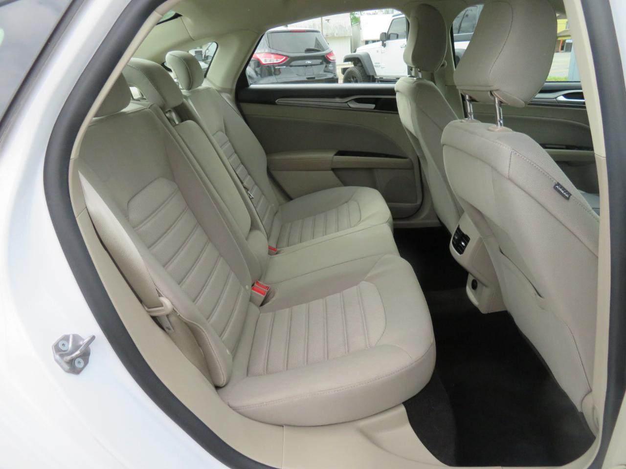 Ford Fusion SE FWD 2020