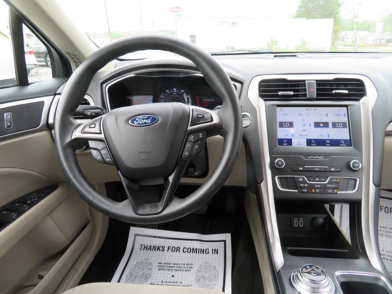Ford Fusion SE FWD 2020