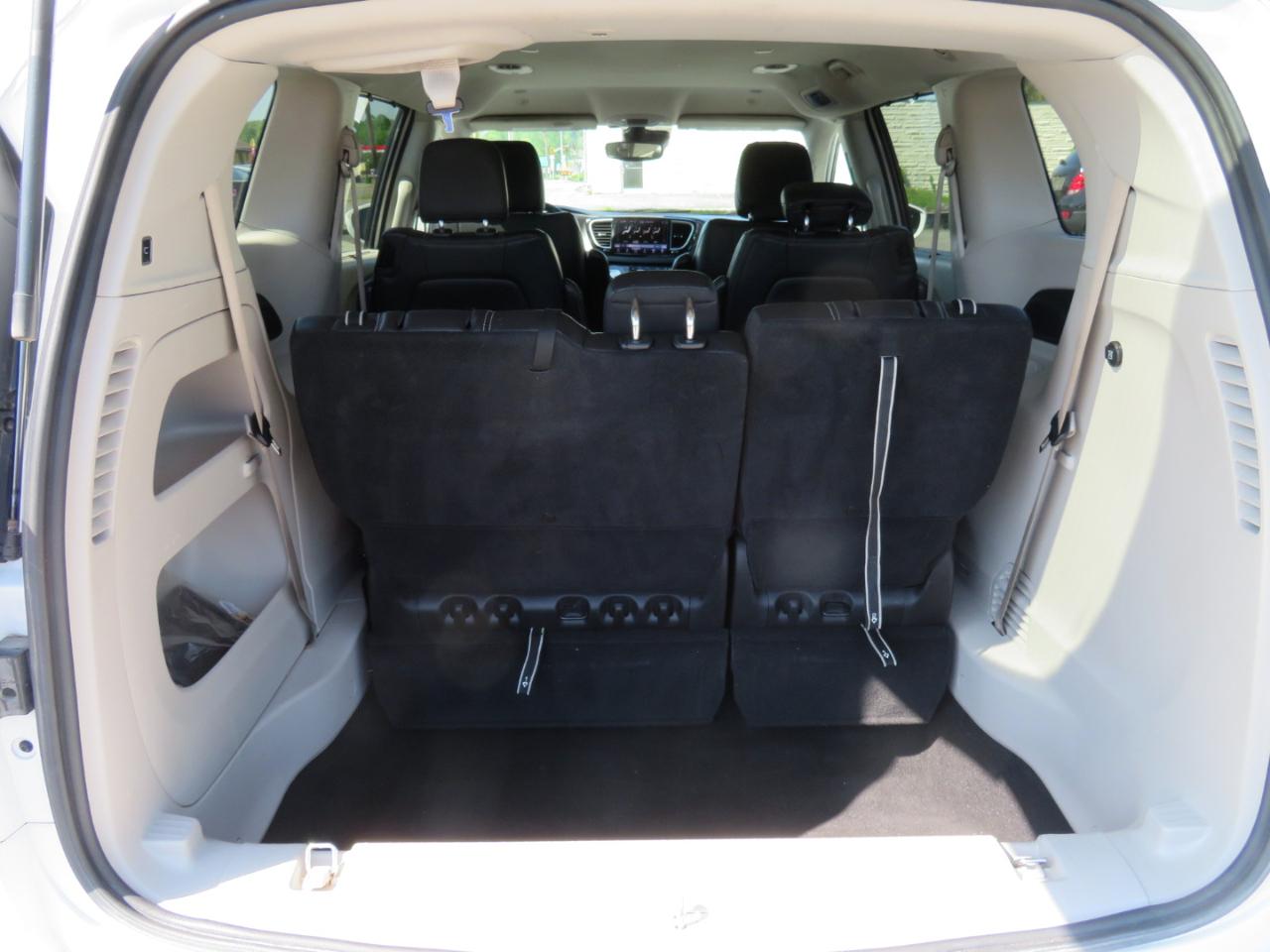 Chrysler Pacifica Touring L FWD 2022