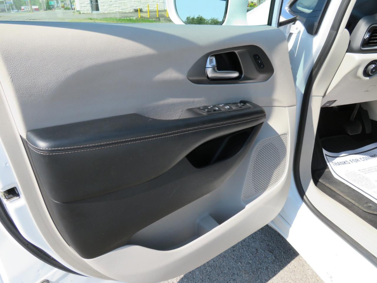 Chrysler Pacifica Touring L FWD 2022