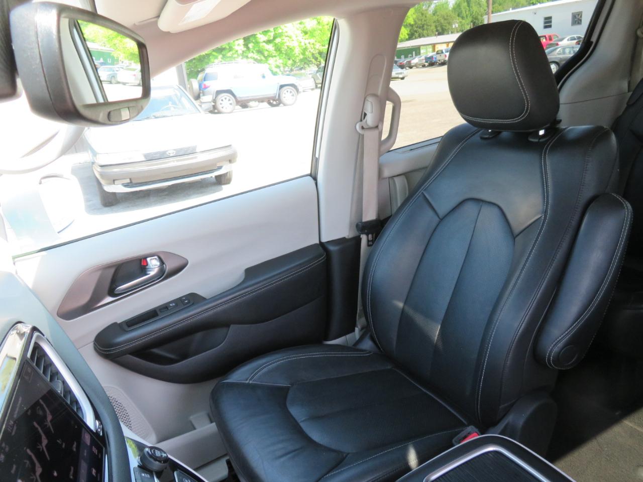 Chrysler Pacifica Touring L FWD 2022