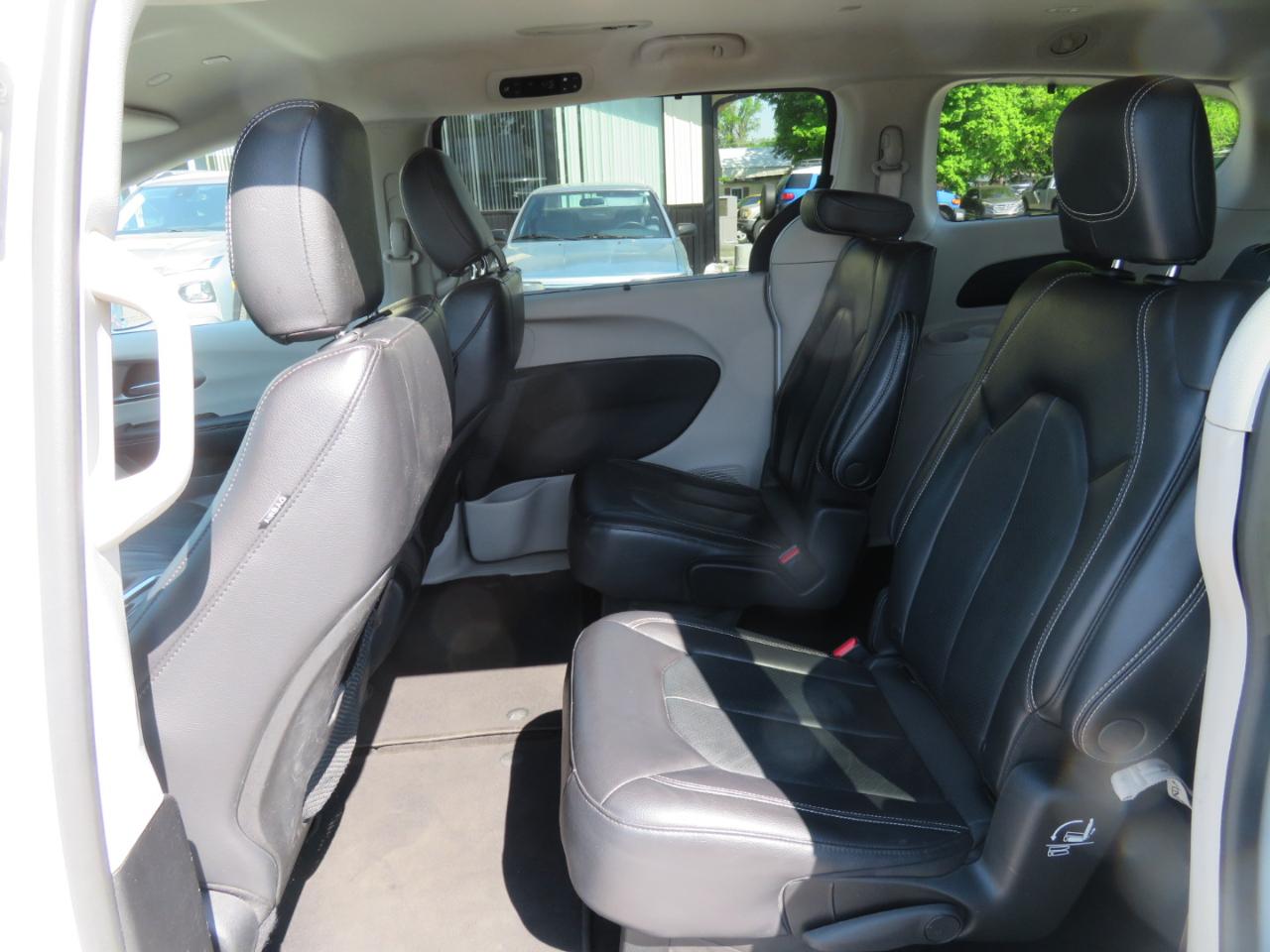 Chrysler Pacifica Touring L FWD 2022