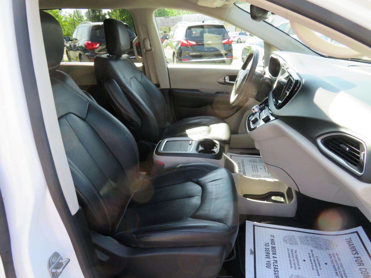 Chrysler Pacifica Touring L FWD 2022