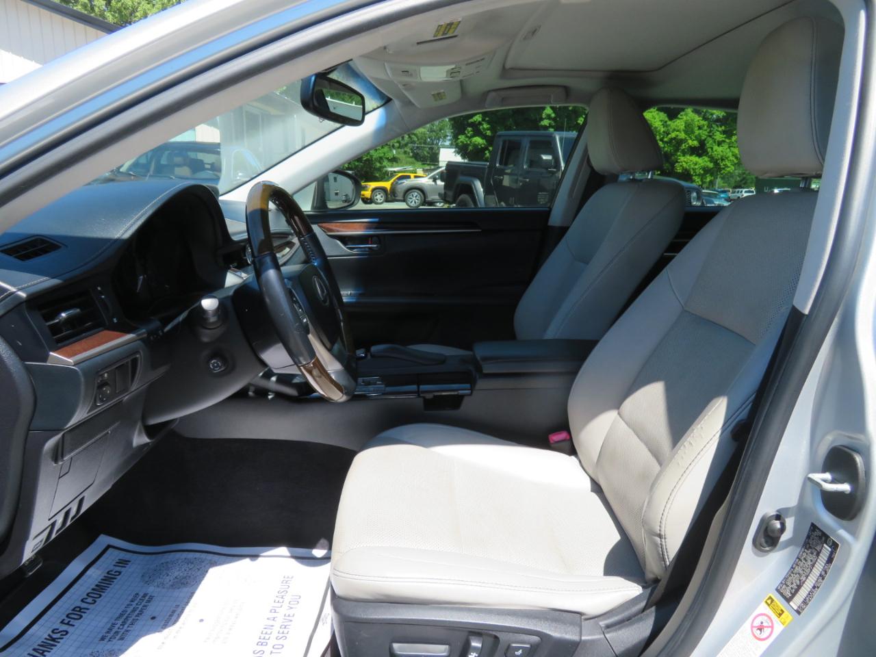 Lexus ES 350 4dr Sdn 2015