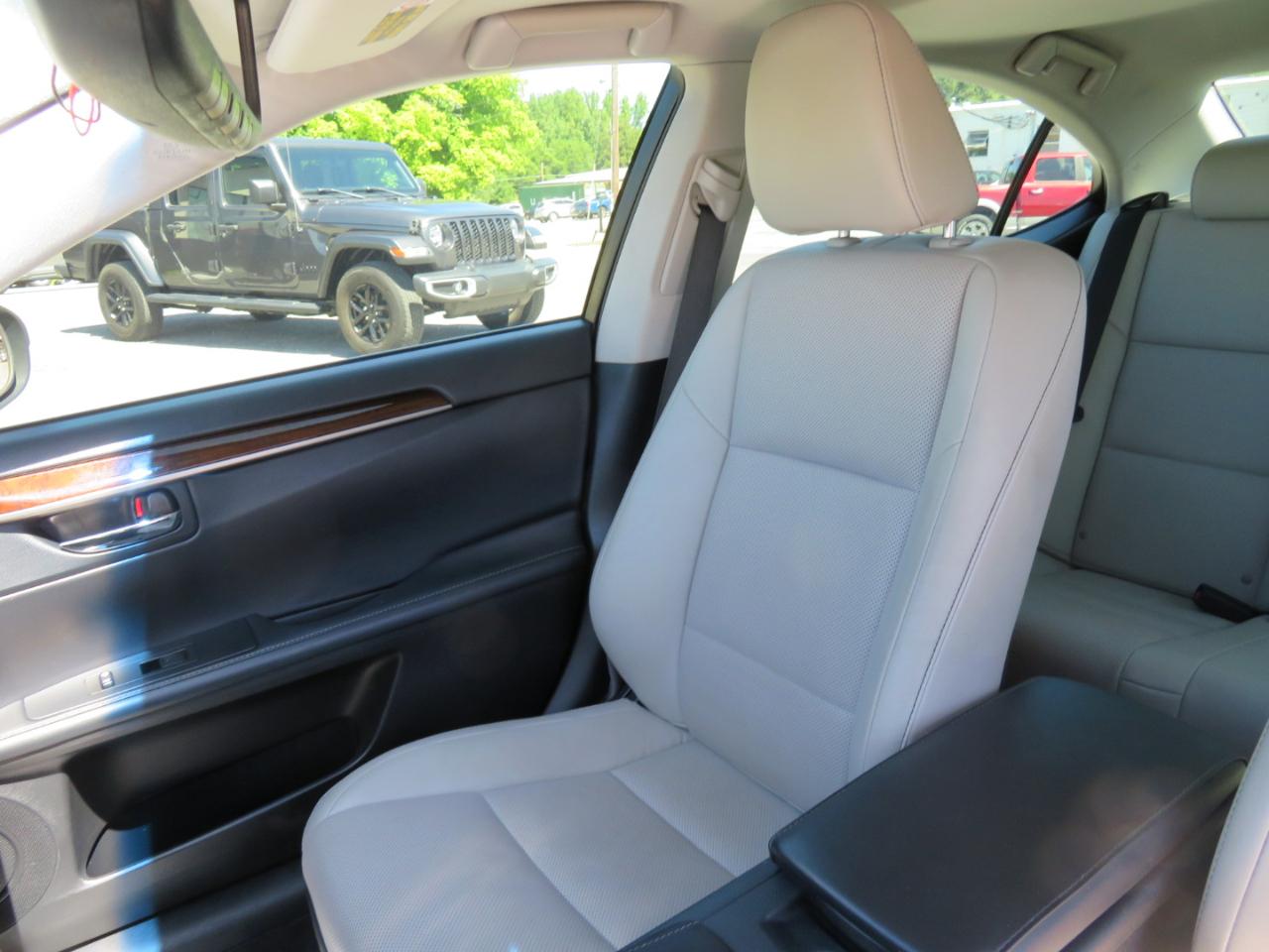 Lexus ES 350 4dr Sdn 2015