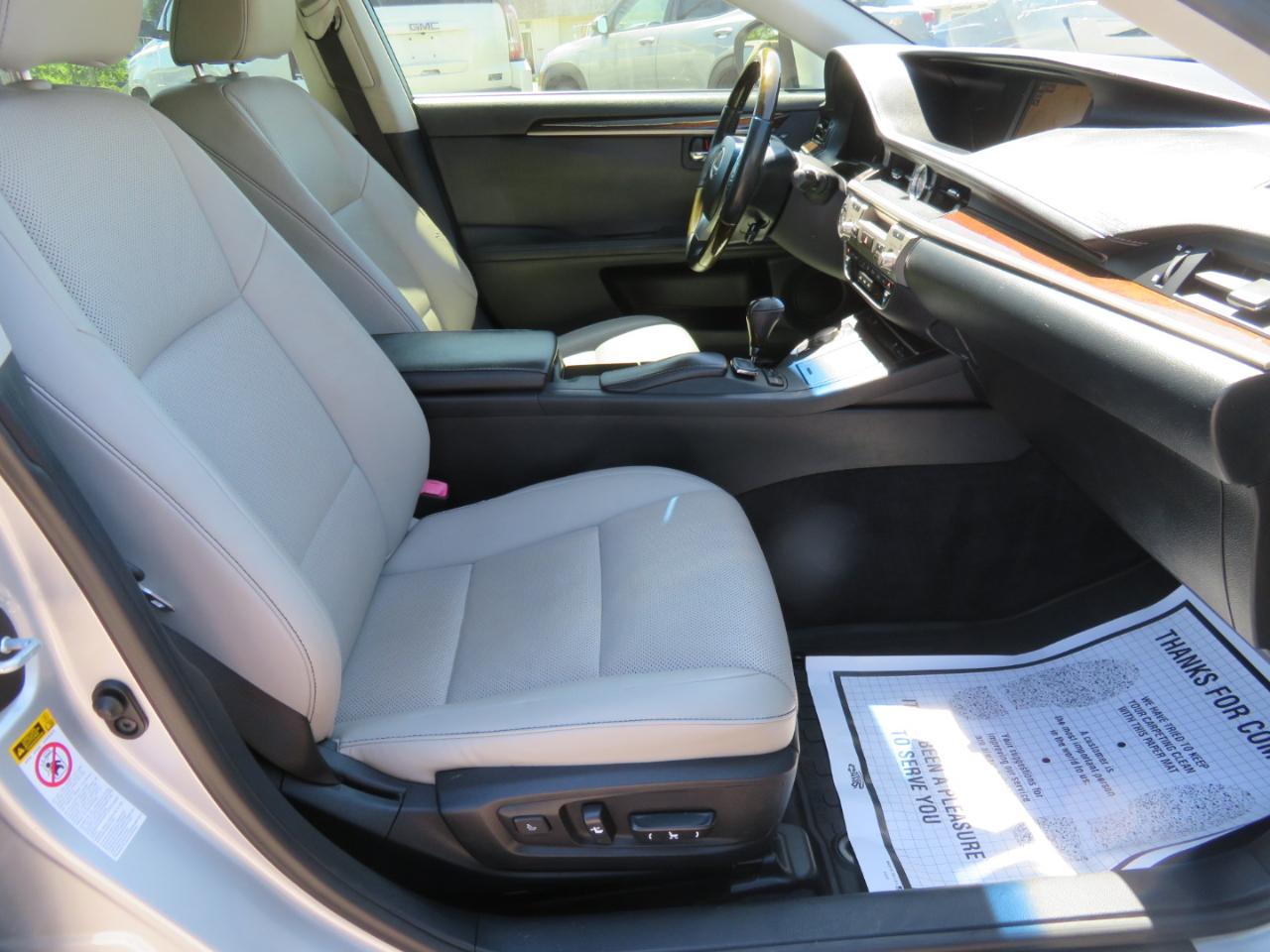 Lexus ES 350 4dr Sdn 2015