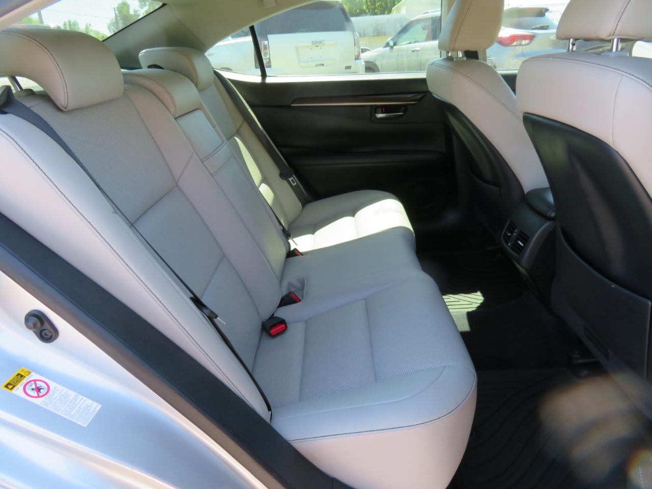 Lexus ES 350 4dr Sdn 2015