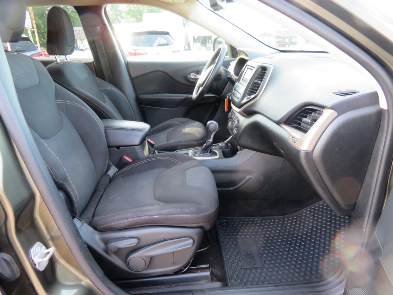 Jeep Cherokee 4WD 4dr Latitude 2015