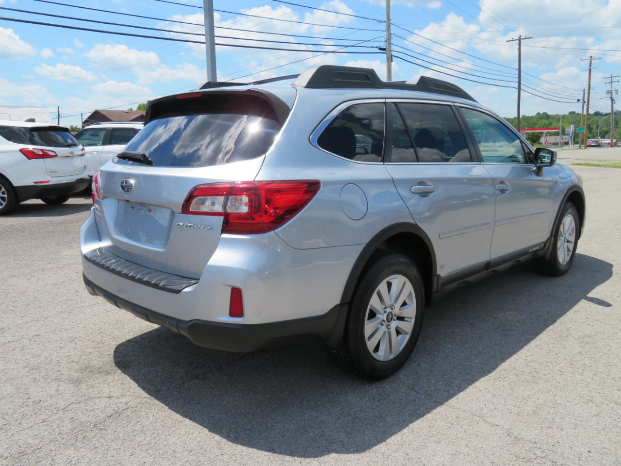 Subaru Outback 4dr Wgn 2.5i Premium 2015