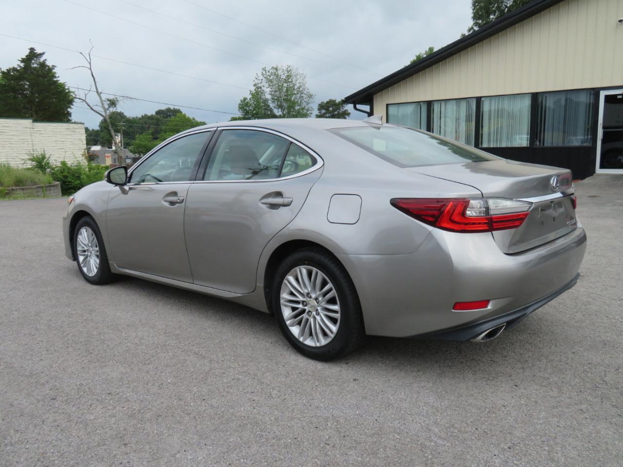 Lexus ES 350 4dr Sdn 2016
