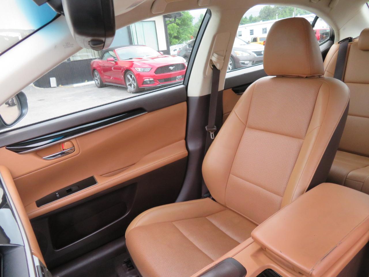 Lexus ES 350 4dr Sdn 2016