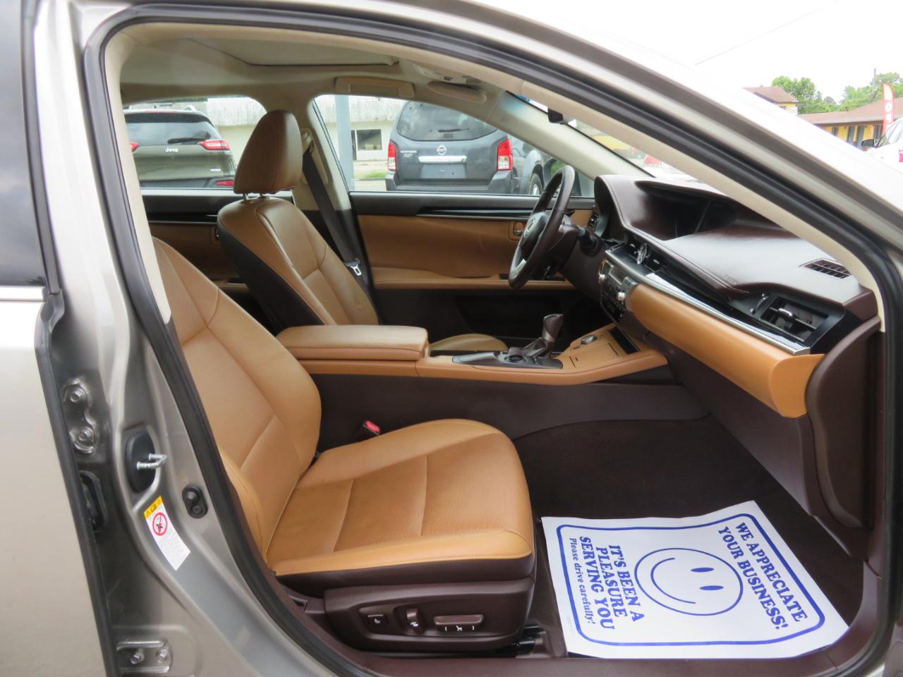 Lexus ES 350 4dr Sdn 2016