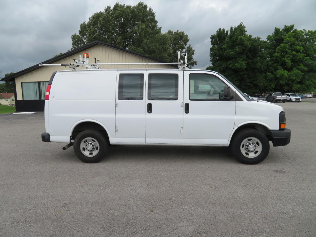 Chevrolet Express Cargo Van RWD 2500 135" 2015
