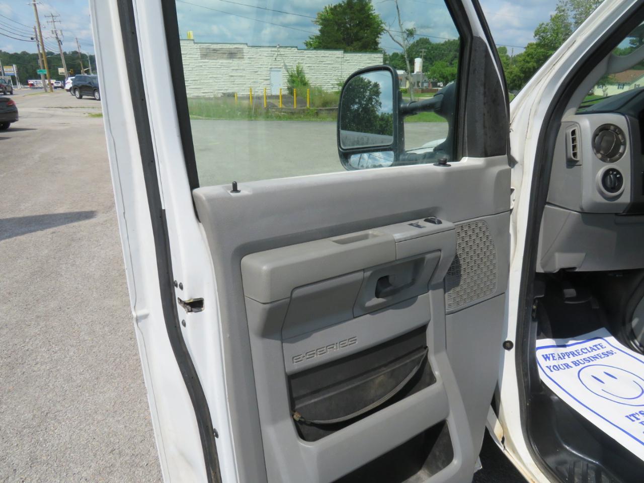 Ford Econoline Cargo Van E-250 Commercial 2012