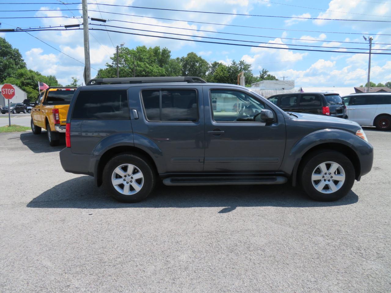 Nissan Pathfinder 2WD 4dr V6 SV 2011