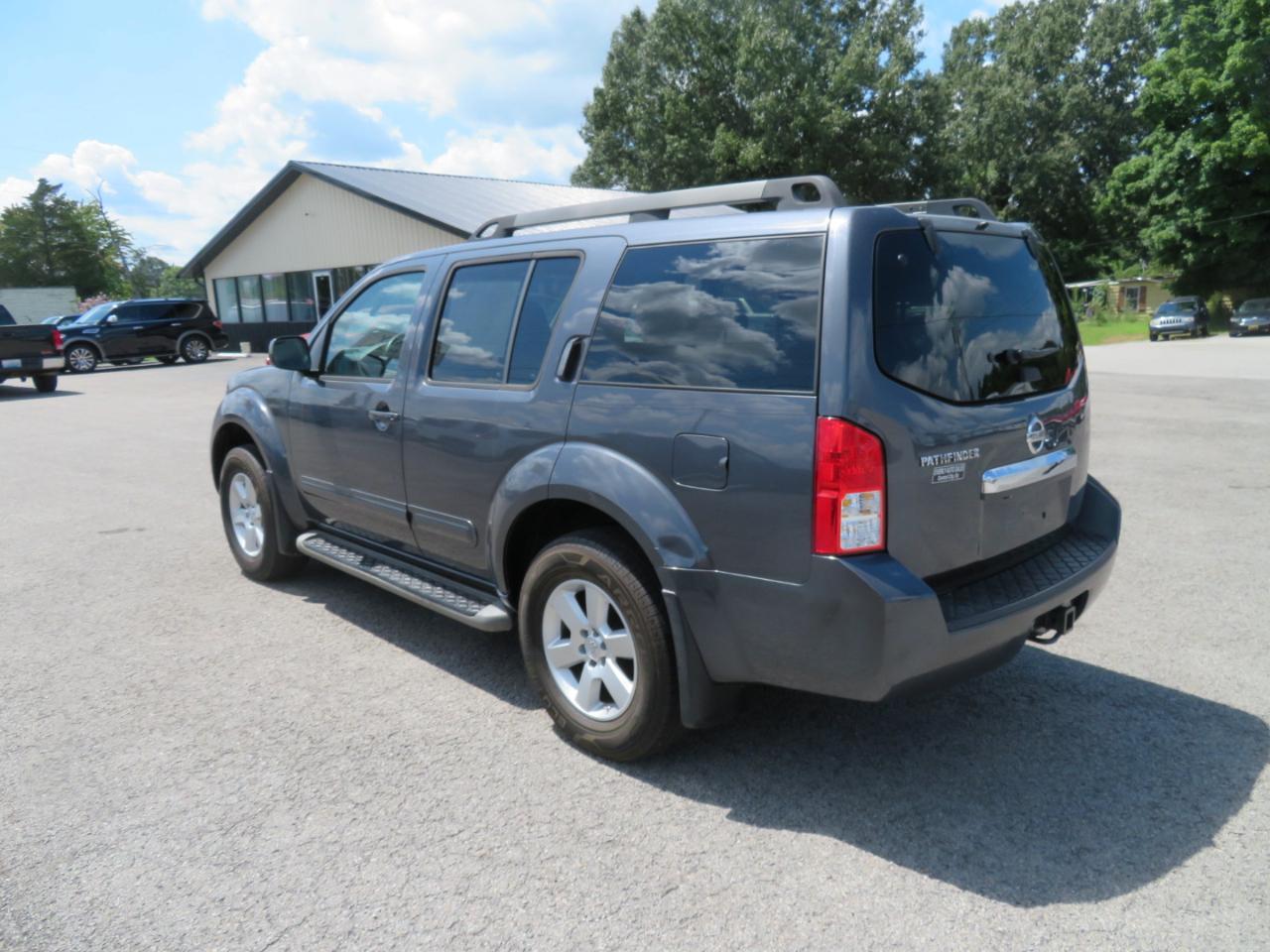 Nissan Pathfinder 2WD 4dr V6 SV 2011