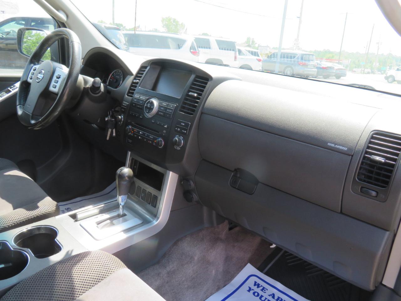 Nissan Pathfinder 2WD 4dr V6 SV 2011