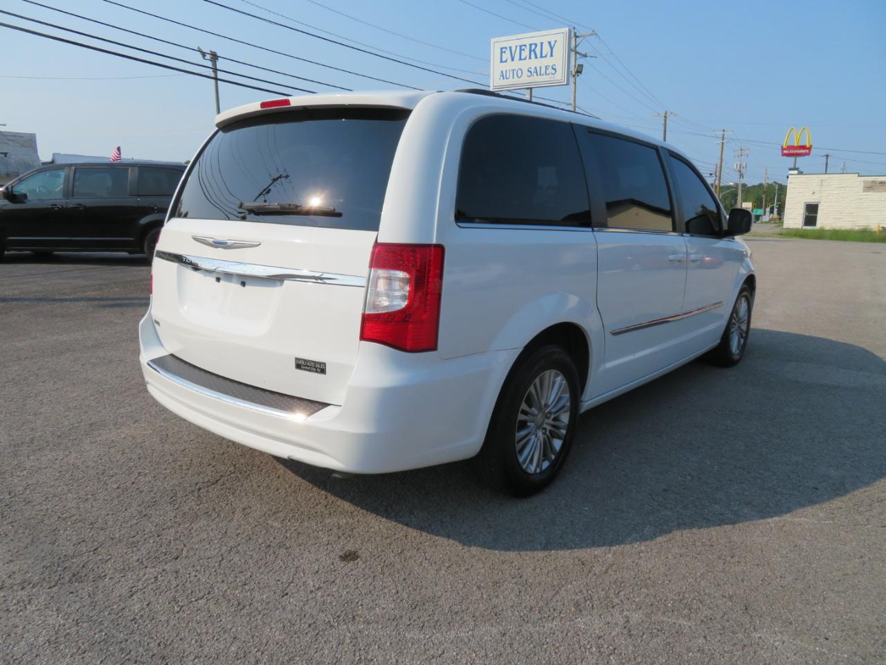 Chrysler Town & Country 4dr Wgn Touring w/Leather 2016