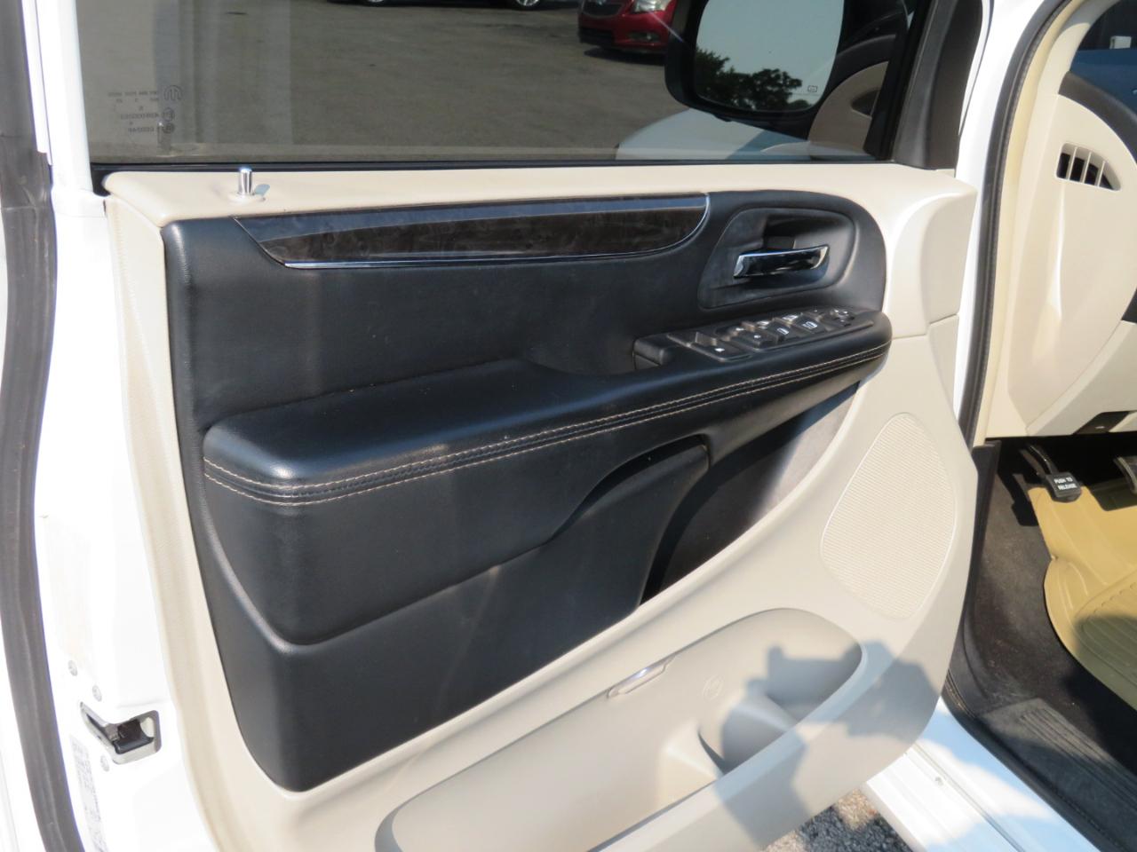Chrysler Town & Country 4dr Wgn Touring w/Leather 2016