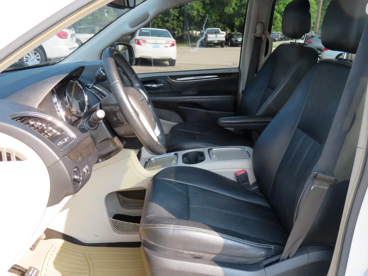 Chrysler Town & Country 4dr Wgn Touring w/Leather 2016