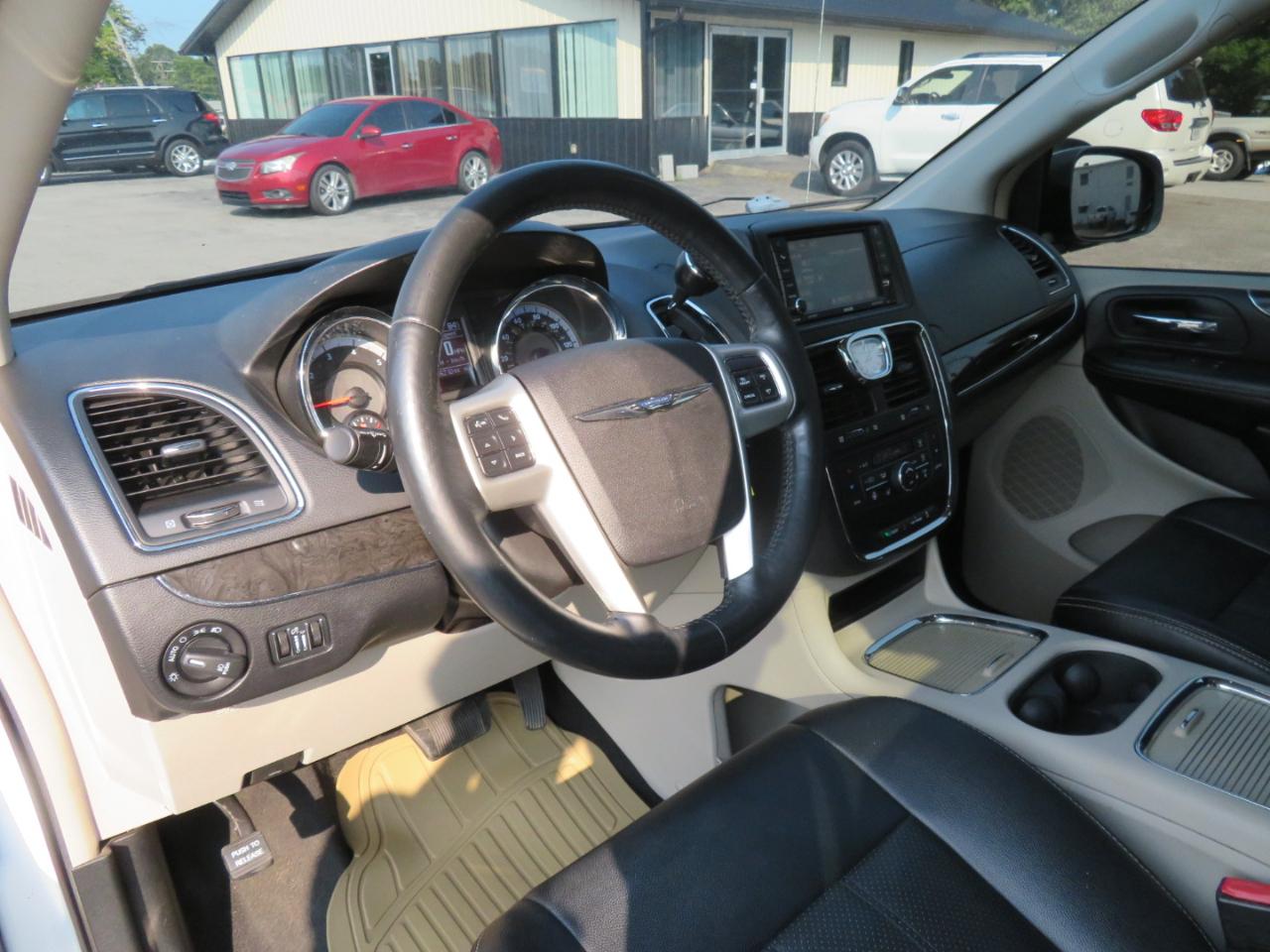 Chrysler Town & Country 4dr Wgn Touring w/Leather 2016