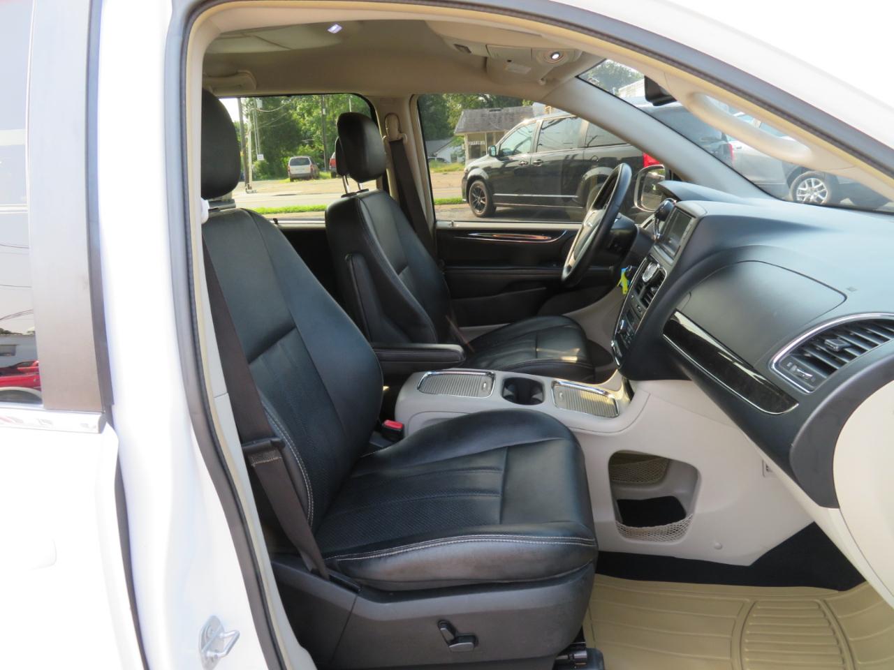 Chrysler Town & Country 4dr Wgn Touring w/Leather 2016