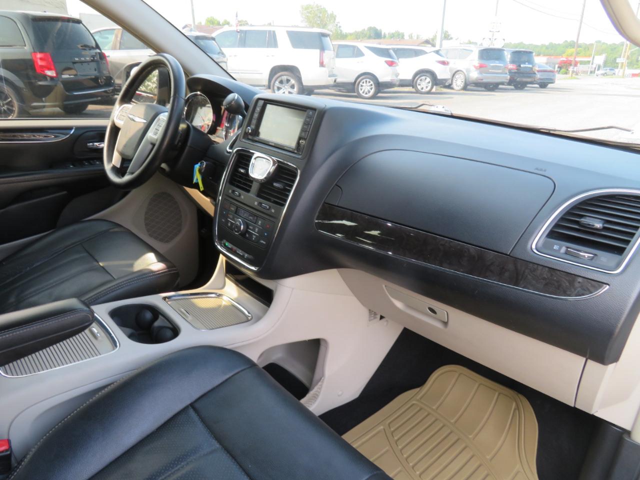 Chrysler Town & Country 4dr Wgn Touring w/Leather 2016