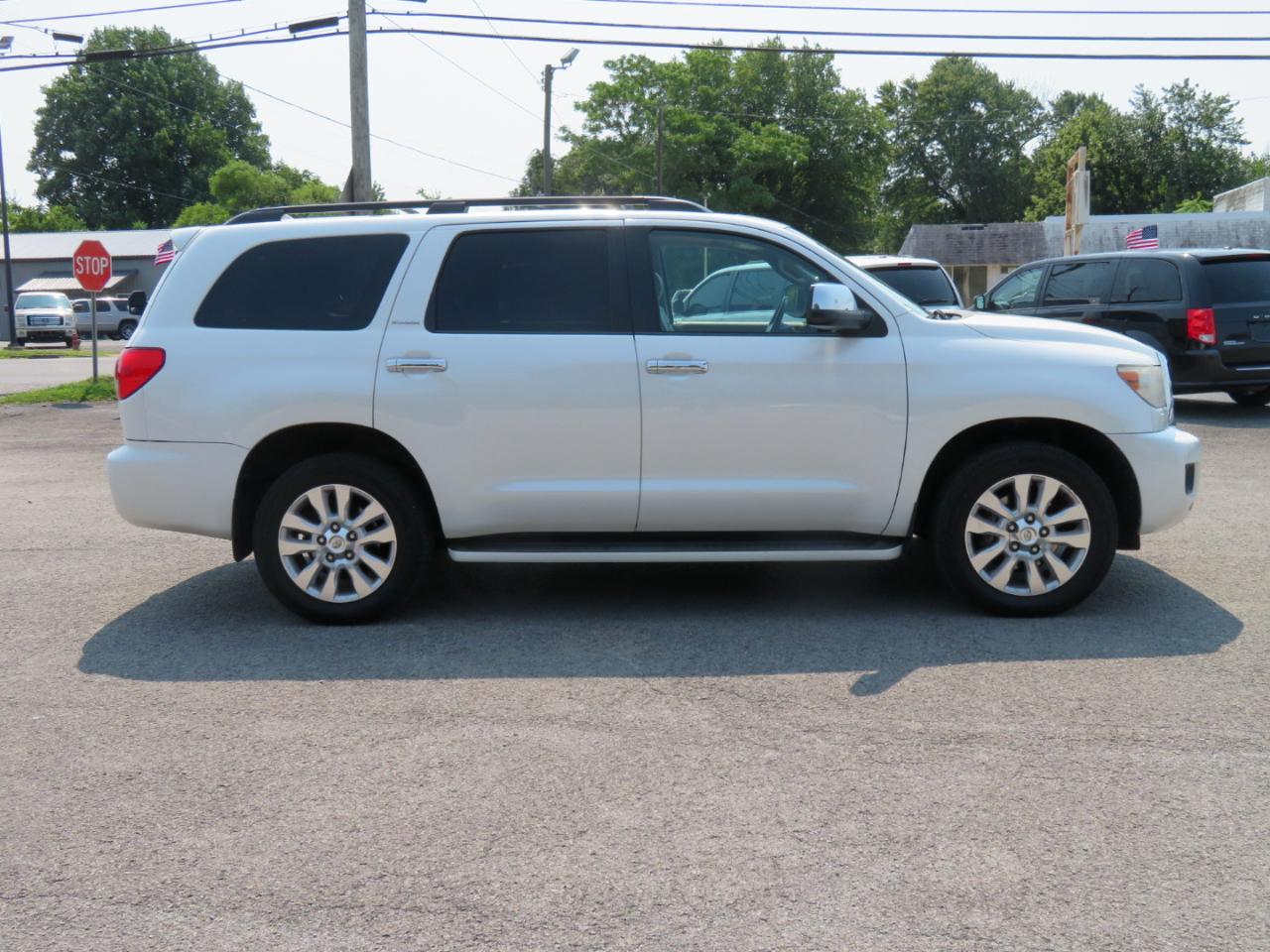 Toyota Sequoia 4WD LV8 6-Spd AT Platinum (Natl) 2010
