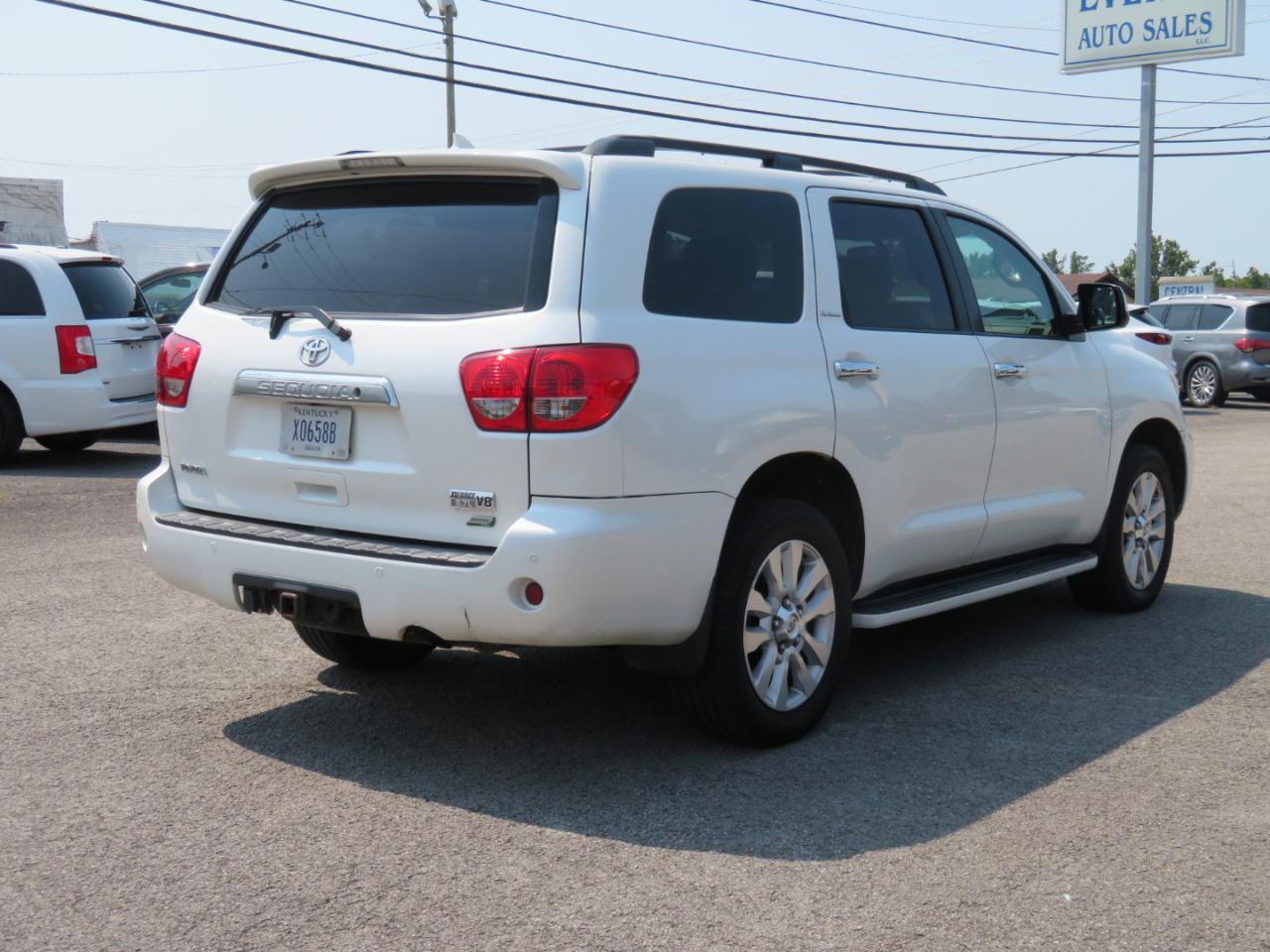 Toyota Sequoia 4WD LV8 6-Spd AT Platinum (Natl) 2010