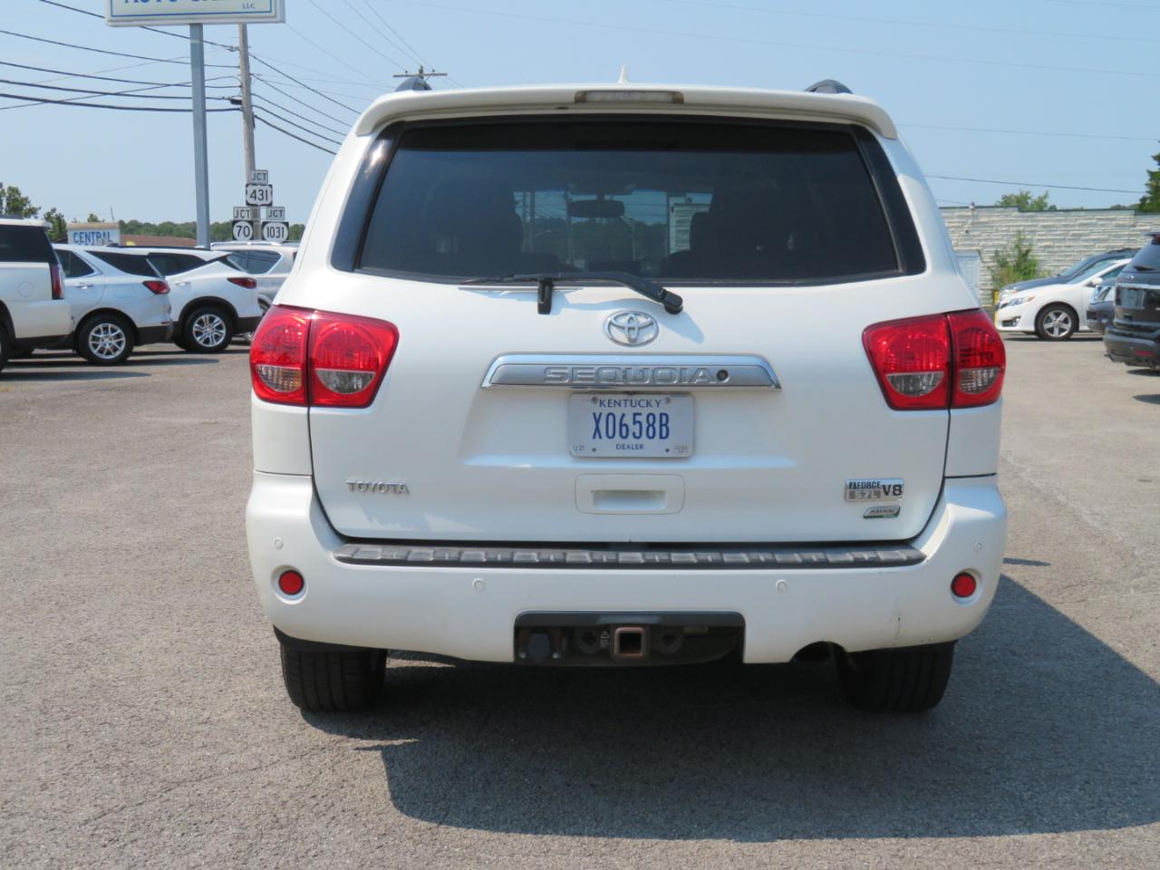 Toyota Sequoia 4WD LV8 6-Spd AT Platinum (Natl) 2010