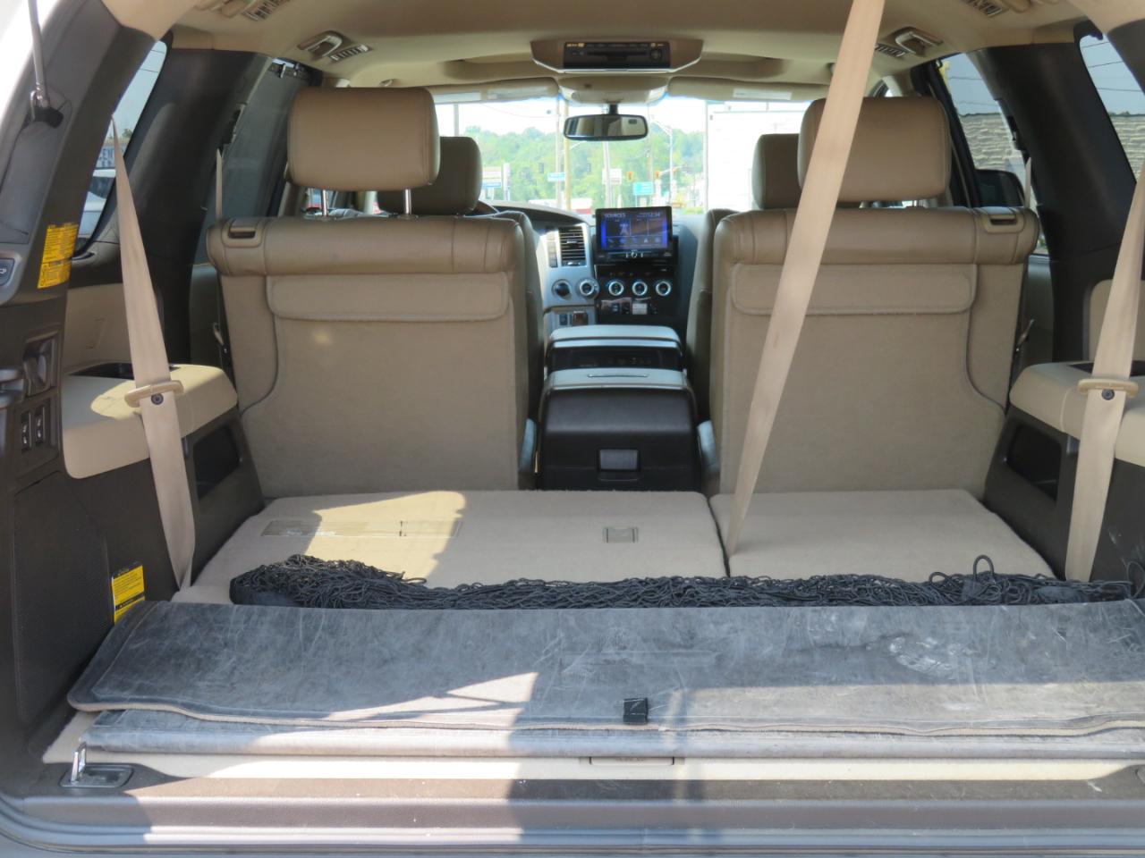 Toyota Sequoia 4WD LV8 6-Spd AT Platinum (Natl) 2010