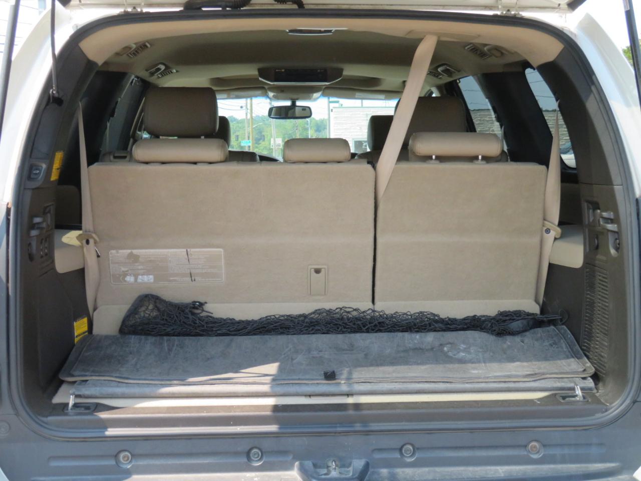 Toyota Sequoia 4WD LV8 6-Spd AT Platinum (Natl) 2010