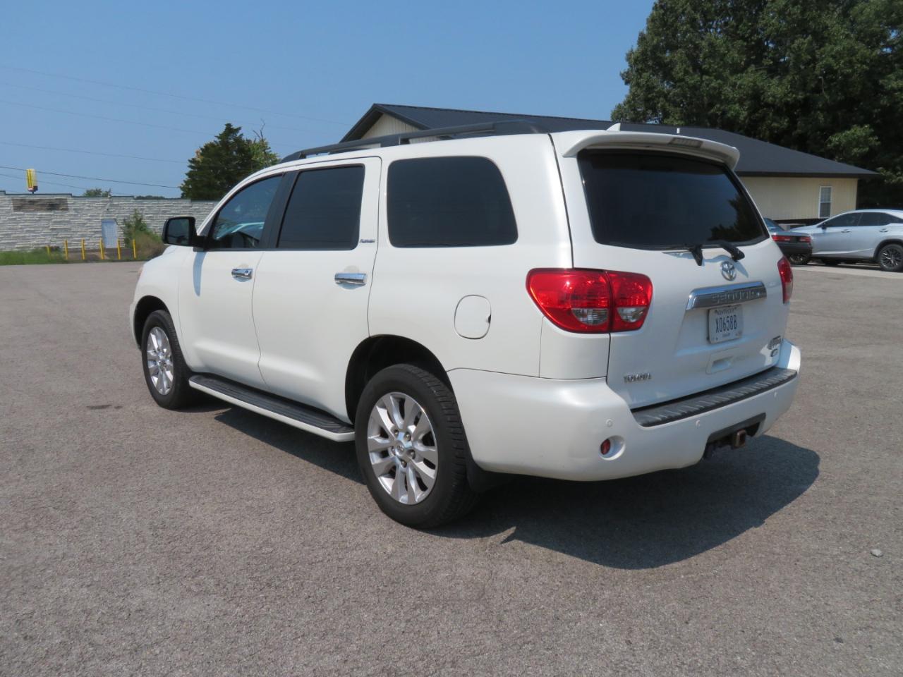 Toyota Sequoia 4WD LV8 6-Spd AT Platinum (Natl) 2010