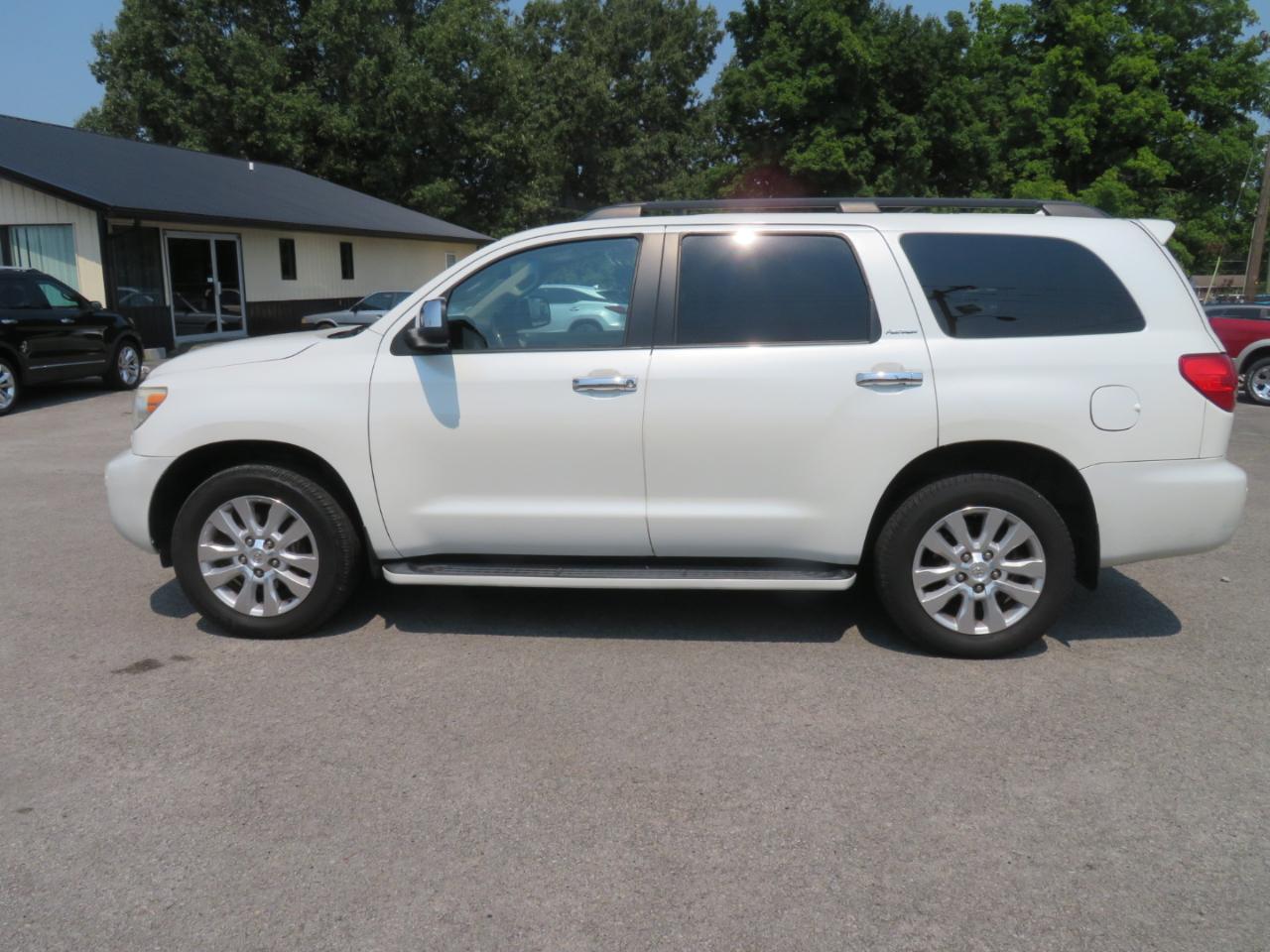 Toyota Sequoia 4WD LV8 6-Spd AT Platinum (Natl) 2010