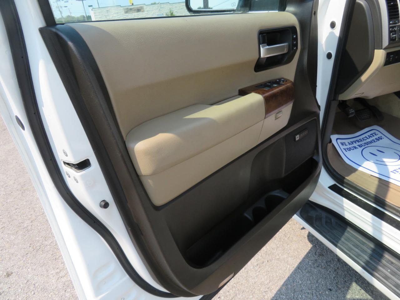 Toyota Sequoia 4WD LV8 6-Spd AT Platinum (Natl) 2010