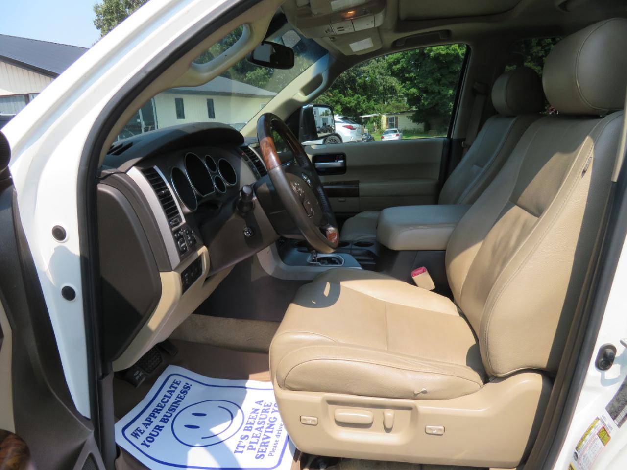 Toyota Sequoia 4WD LV8 6-Spd AT Platinum (Natl) 2010