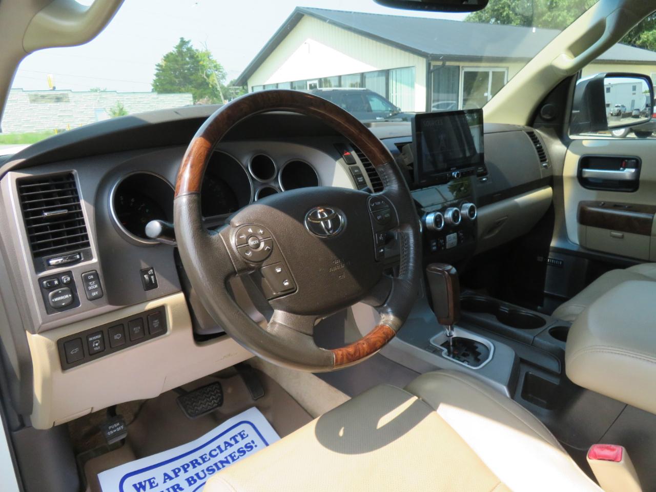 Toyota Sequoia 4WD LV8 6-Spd AT Platinum (Natl) 2010