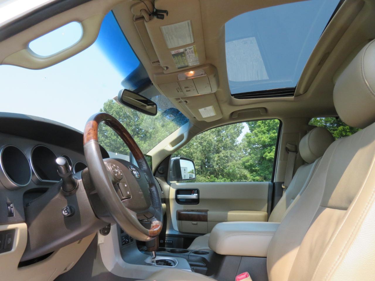 Toyota Sequoia 4WD LV8 6-Spd AT Platinum (Natl) 2010