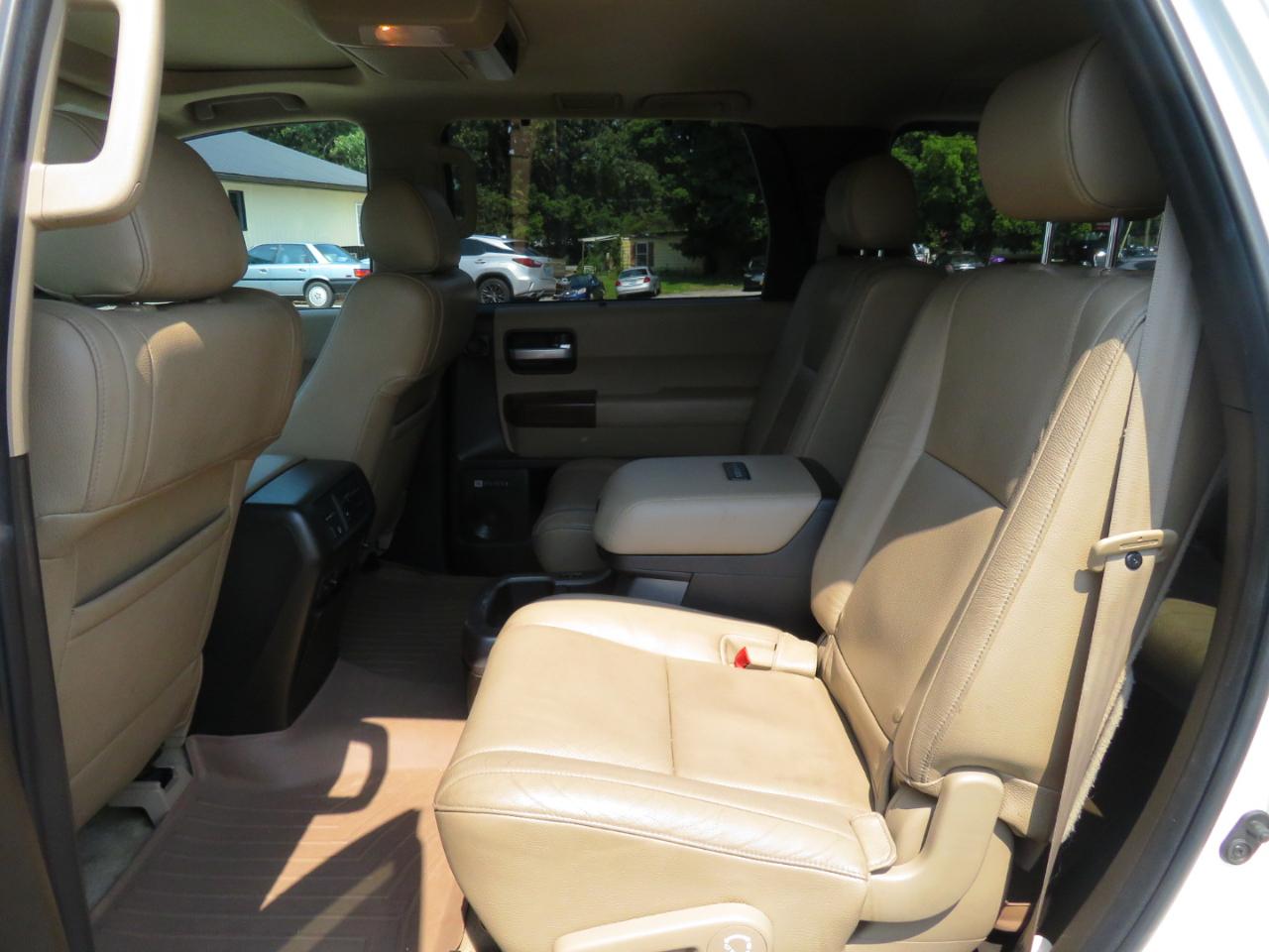 Toyota Sequoia 4WD LV8 6-Spd AT Platinum (Natl) 2010