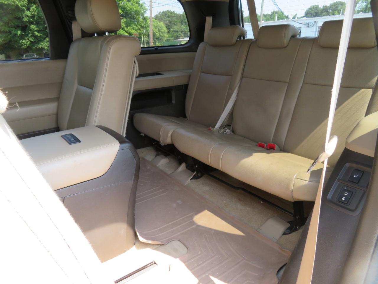 Toyota Sequoia 4WD LV8 6-Spd AT Platinum (Natl) 2010