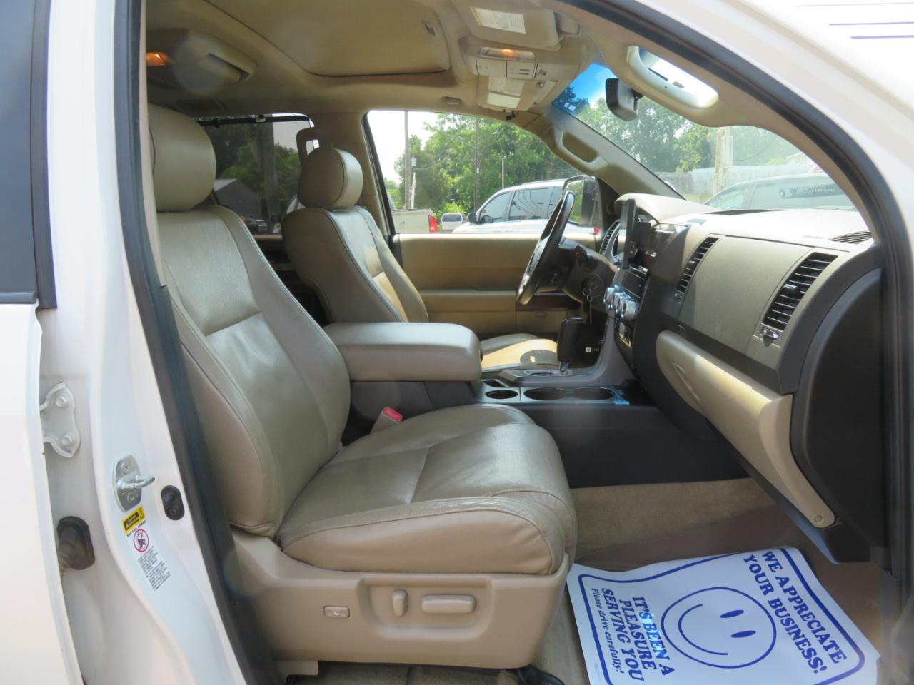 Toyota Sequoia 4WD LV8 6-Spd AT Platinum (Natl) 2010