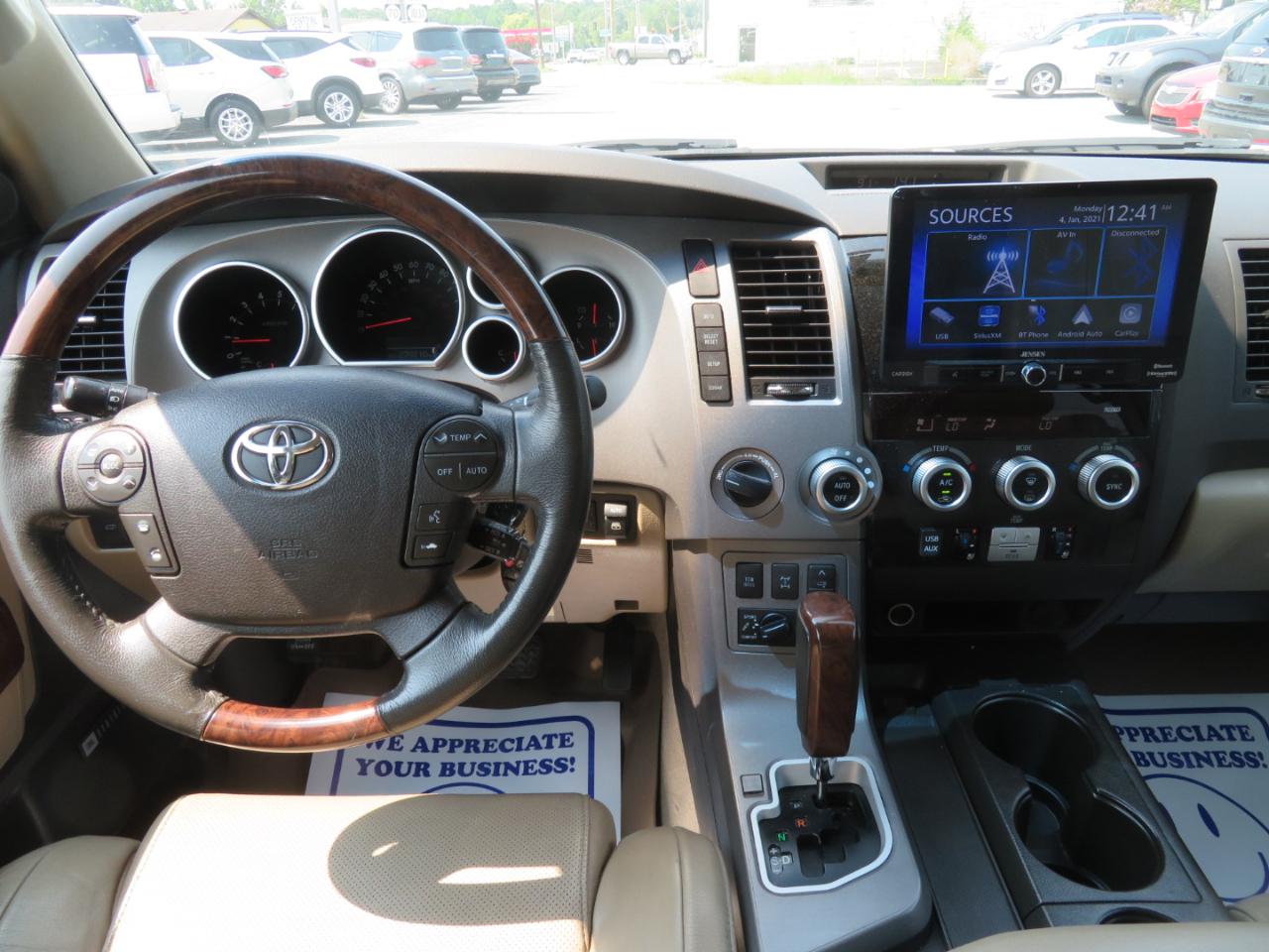 Toyota Sequoia 4WD LV8 6-Spd AT Platinum (Natl) 2010