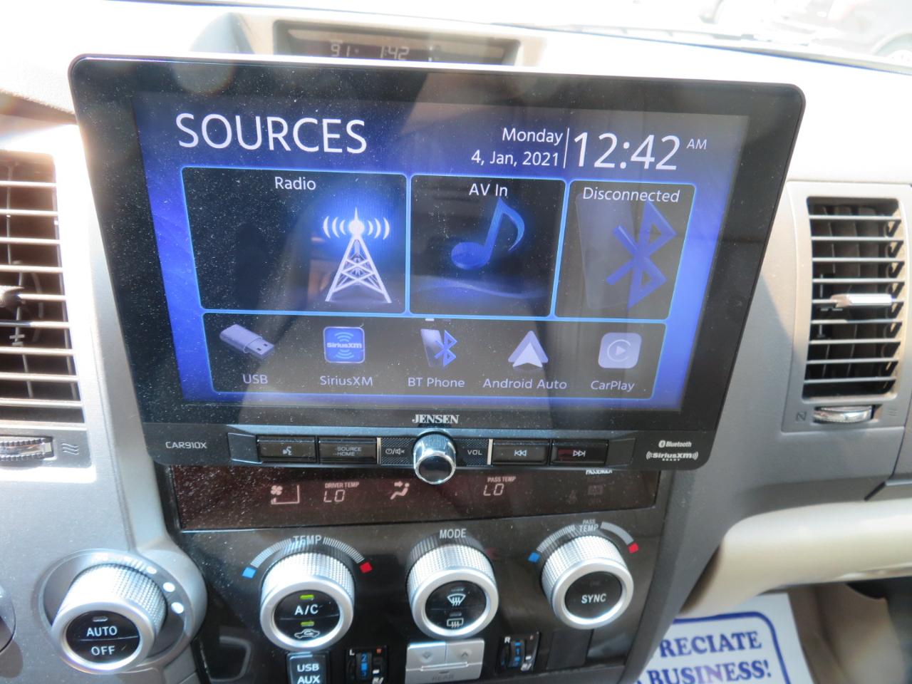 Toyota Sequoia 4WD LV8 6-Spd AT Platinum (Natl) 2010