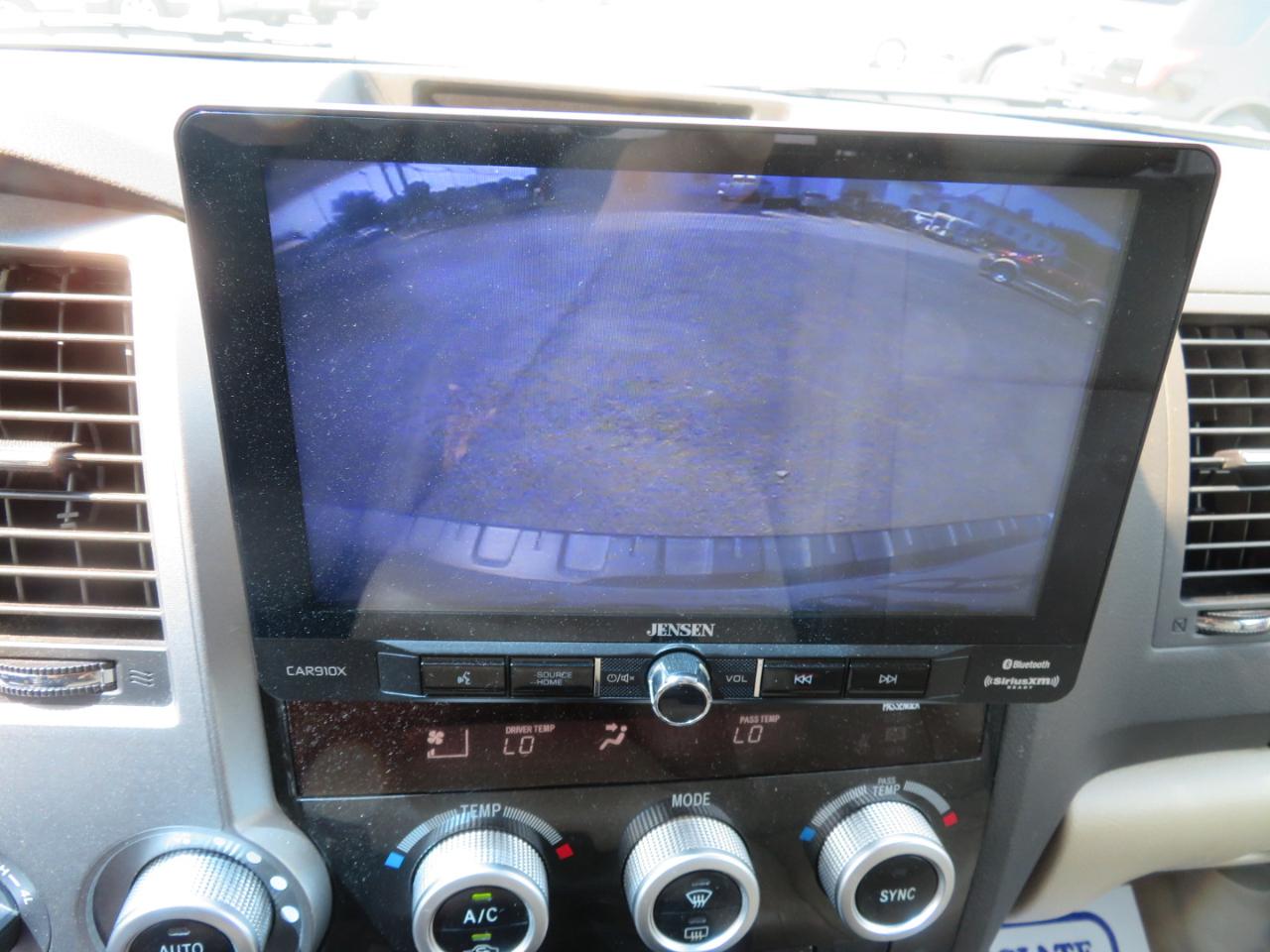 Toyota Sequoia 4WD LV8 6-Spd AT Platinum (Natl) 2010