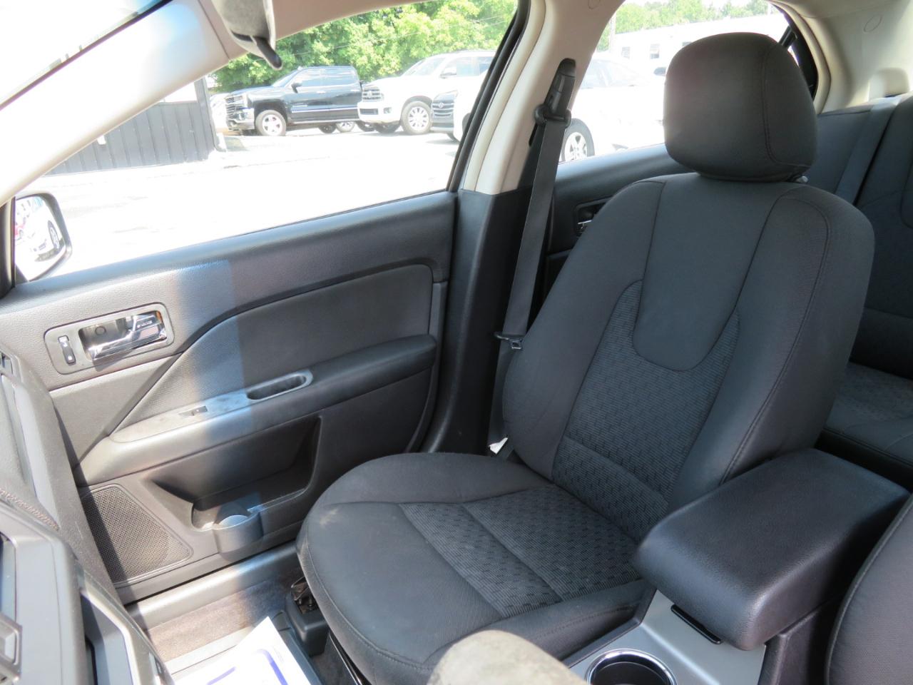 Ford Fusion 4dr Sdn SE FWD 2010
