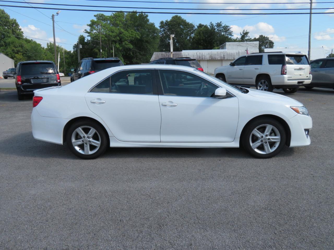 Toyota Camry 4dr Sdn I4 Auto XLE (Natl) 2013