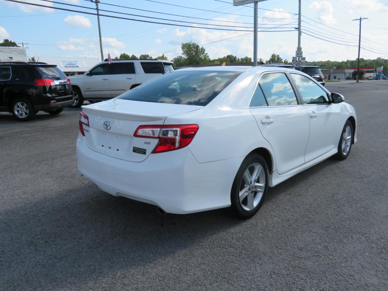 Toyota Camry 4dr Sdn I4 Auto XLE (Natl) 2013
