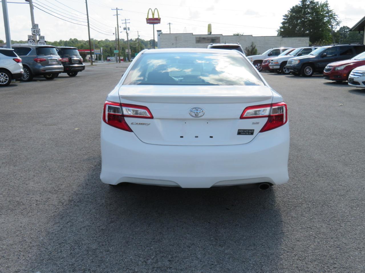 Toyota Camry 4dr Sdn I4 Auto XLE (Natl) 2013