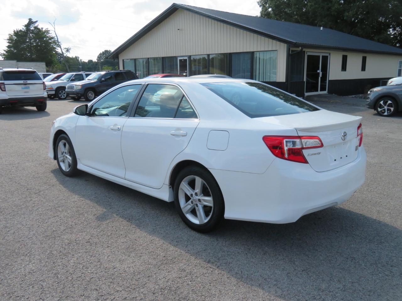 Toyota Camry 4dr Sdn I4 Auto XLE (Natl) 2013