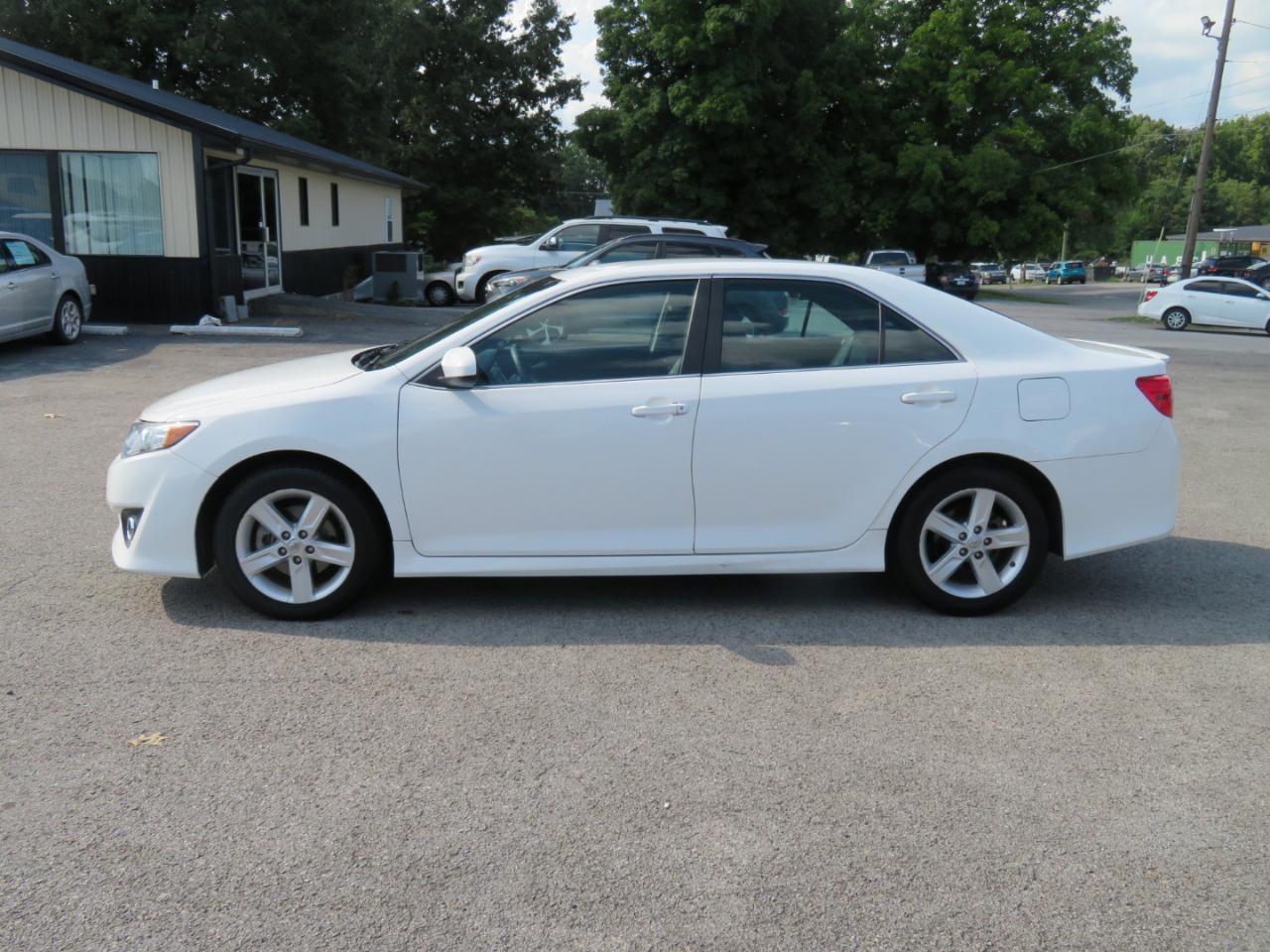 Toyota Camry 4dr Sdn I4 Auto XLE (Natl) 2013